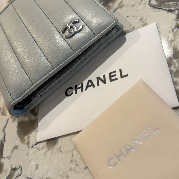 AUTHENTIC CHANEL WALLET - Picture 6 of 7